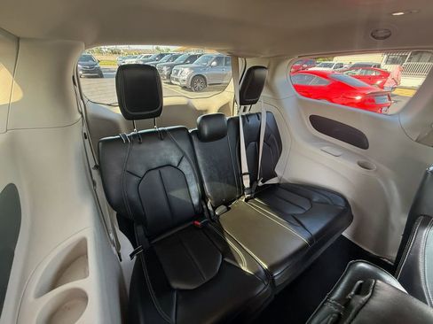 Used 2021 Chrysler Voyager Lxi image 20