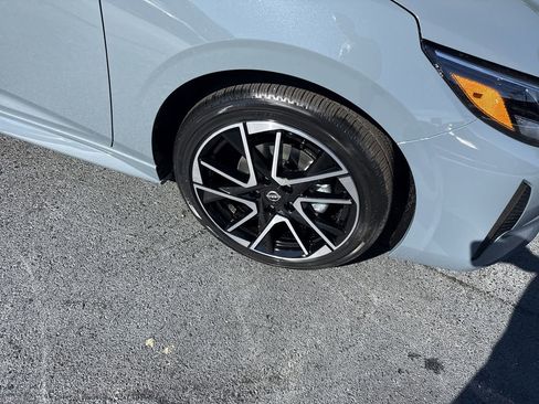 New 2025 Nissan Sentra SR w/ SR Premium Package FWD image 22