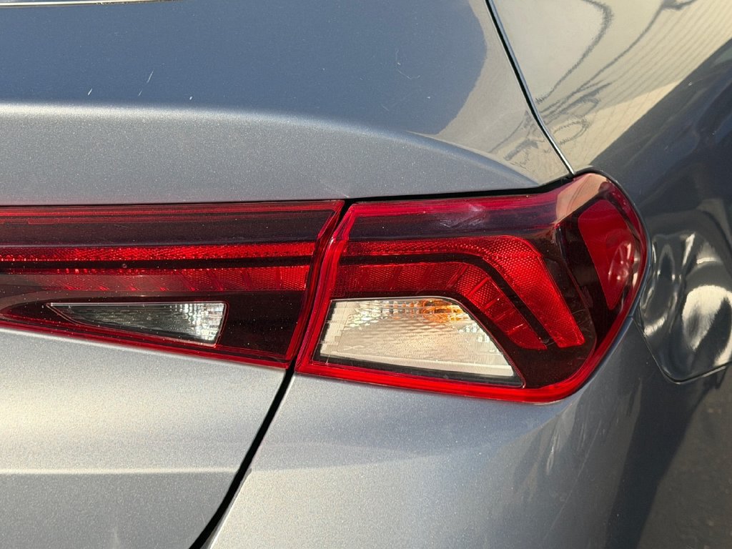 Used 2022 Kia K5 LXS FWD image 9
