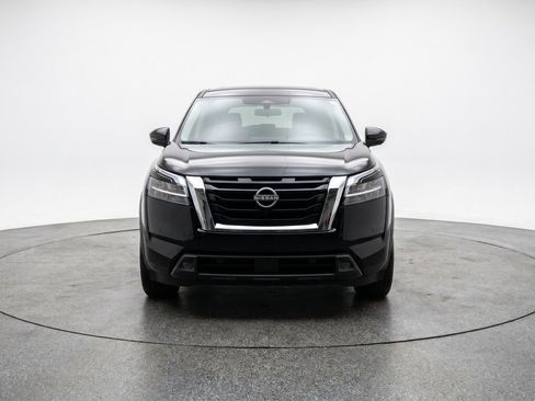 Used 2025 Nissan Pathfinder SV FWD image 2
