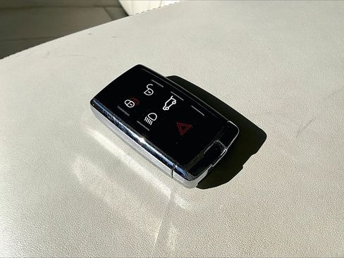 Used 2023 Land Rover Range Rover Autobiography image 10