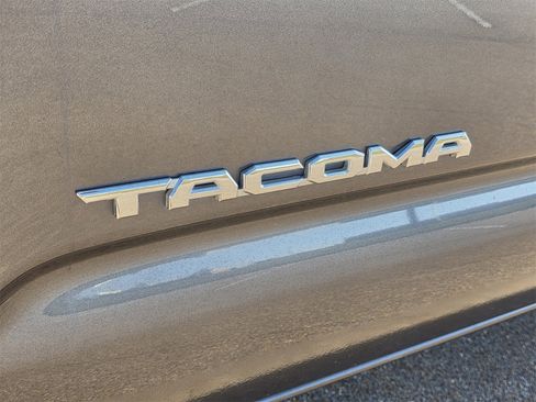 Used 2022 Toyota Tacoma TRD Off-Road image 30