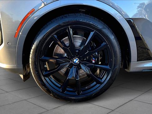 Used 2025 BMW X7 M60i image 10