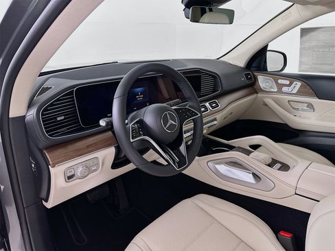 New 2026 Mercedes-Benz GLS 450 GLS 450 image 10
