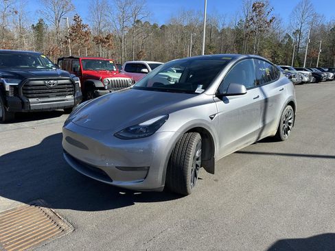 Used 2025 Tesla Model Y Long Range image 2