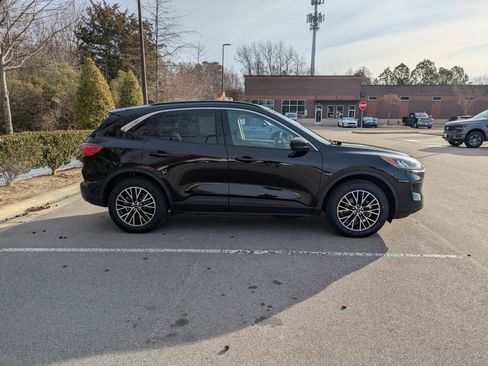 Certified 2022 Ford Escape SEL w/ Technology Package image 3