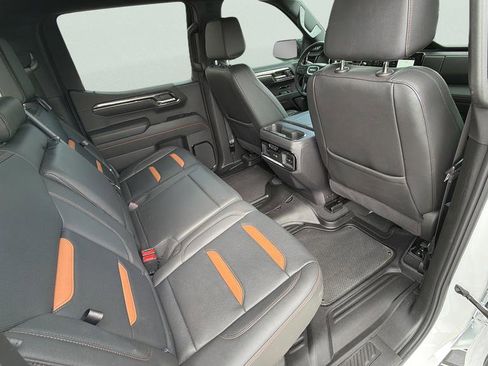 Used 2024 GMC Sierra 1500 AT4 w/ Technology Package AWD/4WD image 22