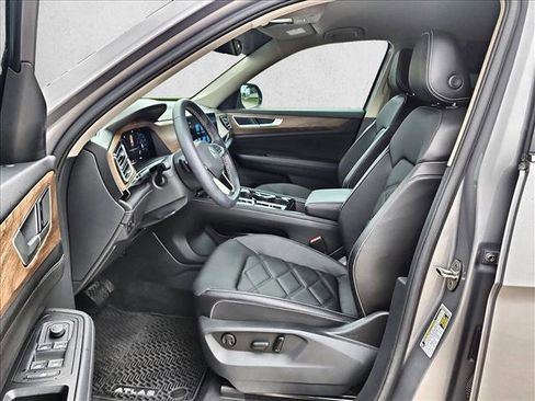 Used 2024 Volkswagen Atlas SE FWD image 21