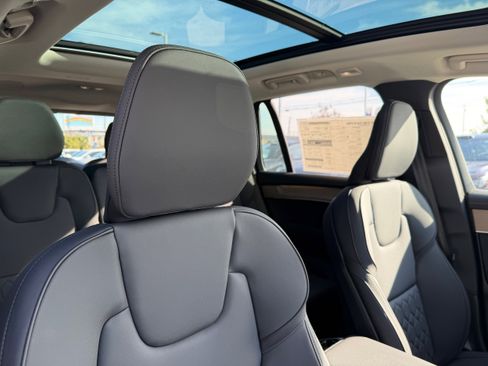 New 2026 Volvo XC90 T8 Plus image 9