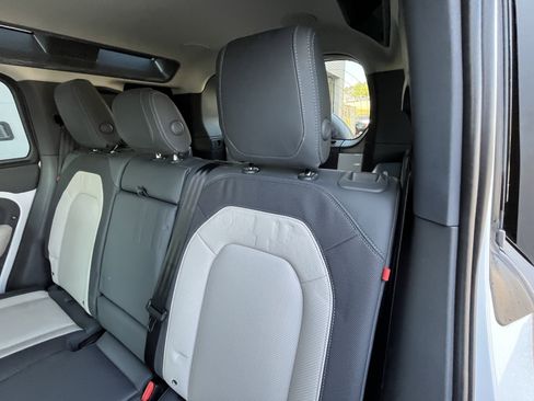 Used 2023 Land Rover Defender 110 X-Dynamic SE AWD/4WD image 32