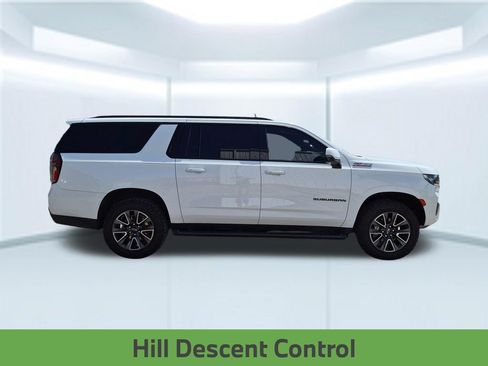 Used 2023 Chevrolet Suburban Z71 w/ Luxury Package AWD/4WD image 8