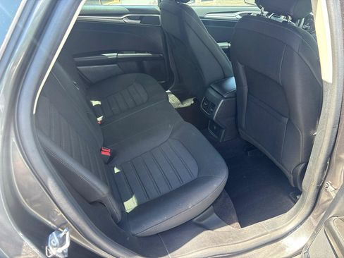 Used 2019 Ford Fusion SE FWD image 34