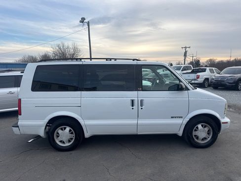 Used 1999 GMC Safari Passenger image 2