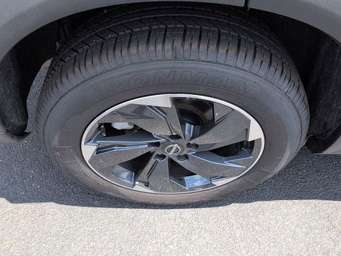 Used 2025 Nissan Rogue SV FWD image 9