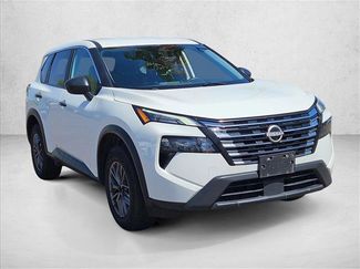 Used 2024 Nissan Rogue S FWD video 3