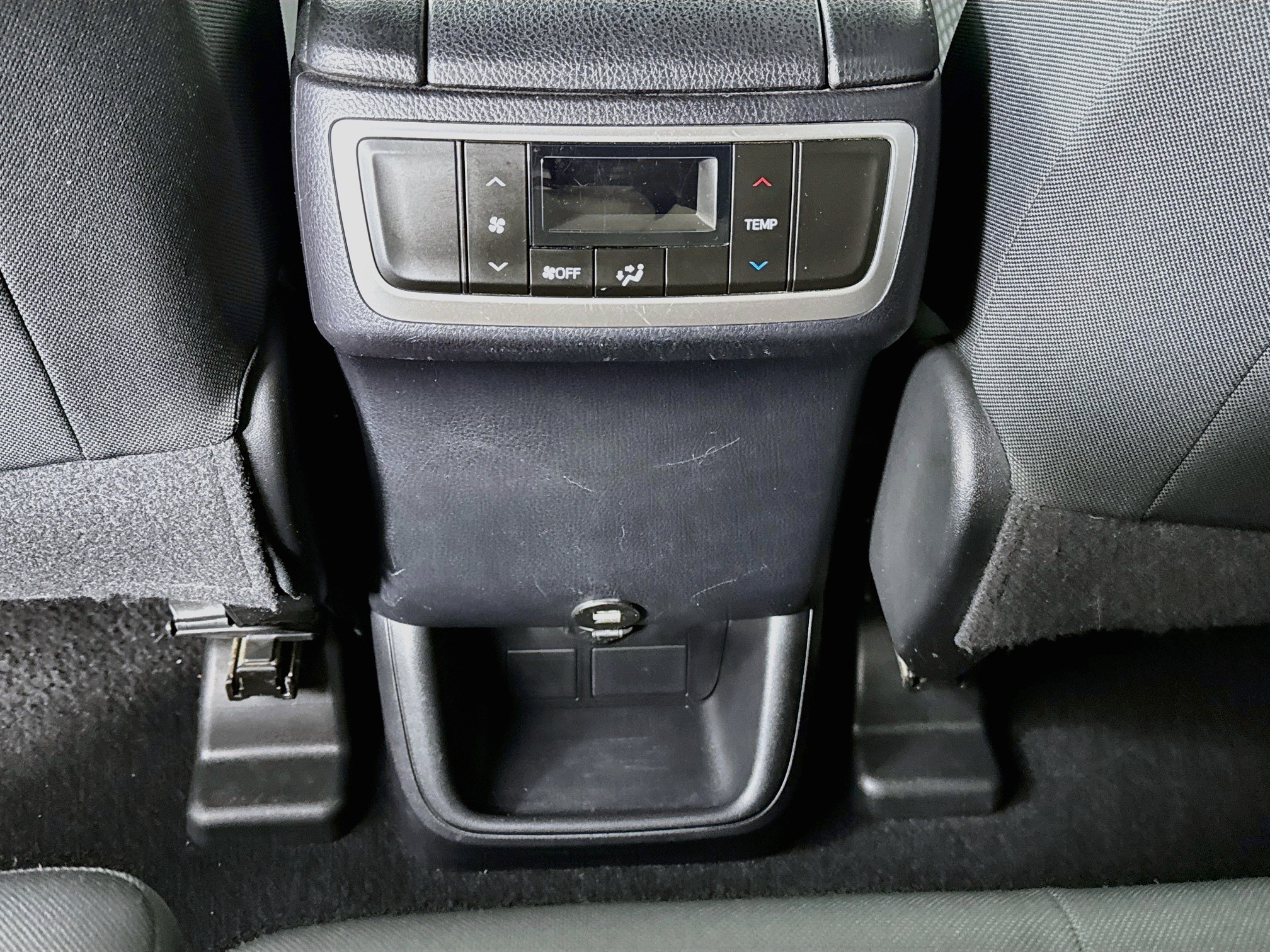 Used 2016 Toyota Highlander LE AWD/4WD image 24
