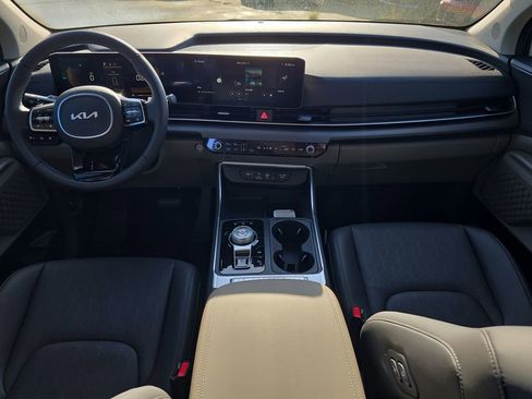 New 2026 Kia Carnival EX FWD image 12