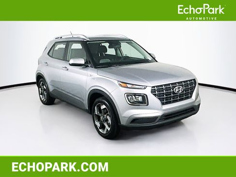 Used 2025 Hyundai Venue SEL image 1