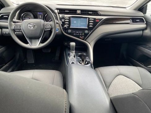 Used 2020 Toyota Camry LE image 5
