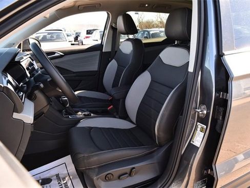 Used 2024 Volkswagen Taos SEL image 20