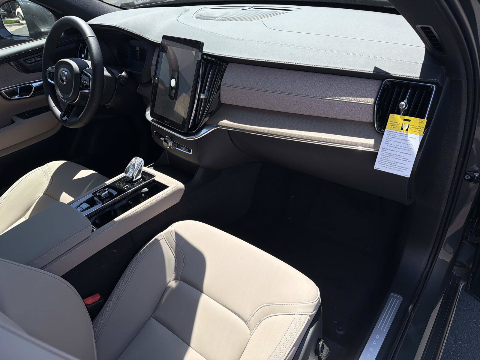 New 2027 Volvo XC90 B5 Plus AWD/4WD image 22