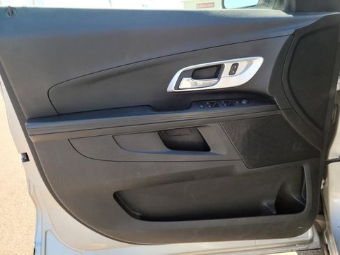 Used 2017 Chevrolet Equinox LT w/ Convenience Package image 8