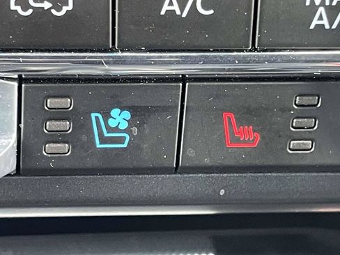 Used 2025 Ford F150 Lariat w/ Equipment Group 501A Mid AWD/4WD image 19