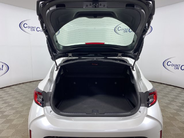 Used 2025 Toyota Corolla SE FWD image 6