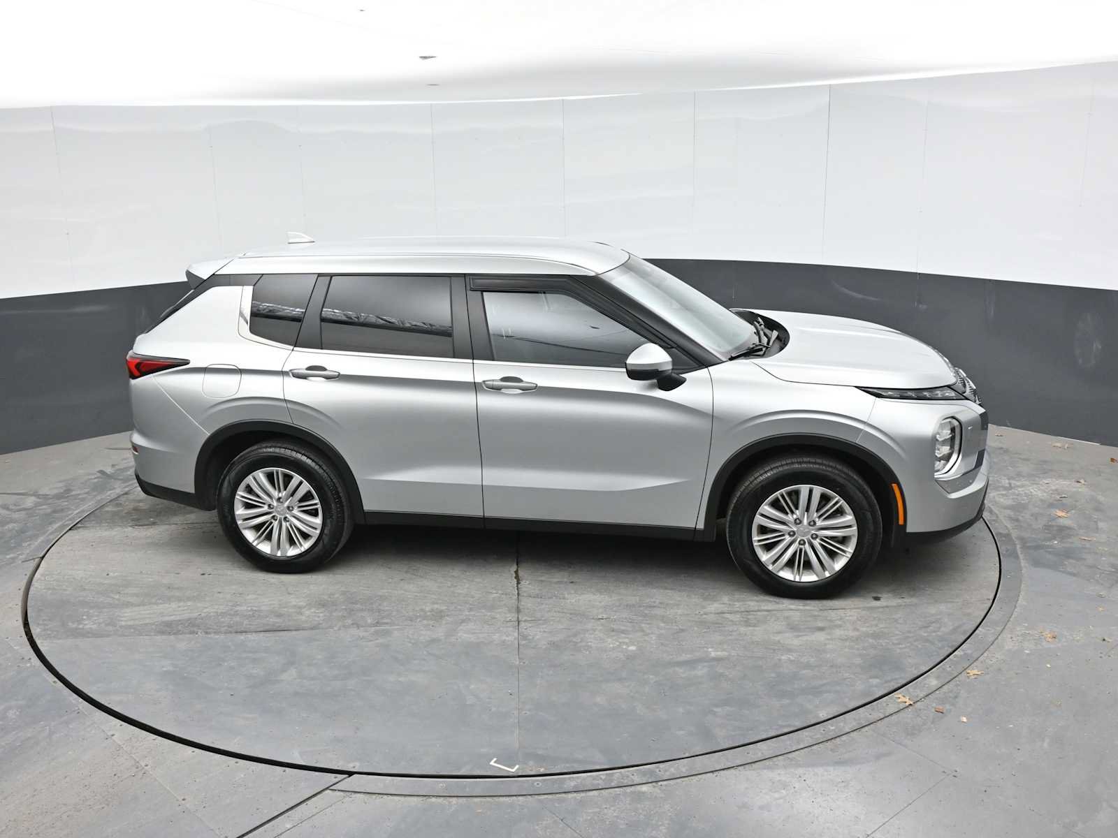Used 2024 Mitsubishi Outlander ES AWD/4WD image 35