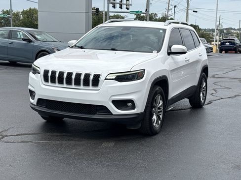 Used 2019 Jeep Cherokee Latitude Plus AWD/4WD image 12