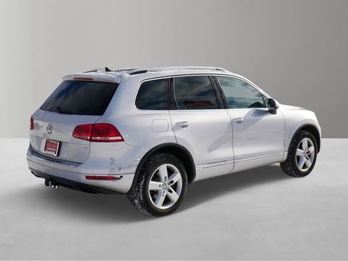 Used 2013 Volkswagen Touareg VR6 image 4