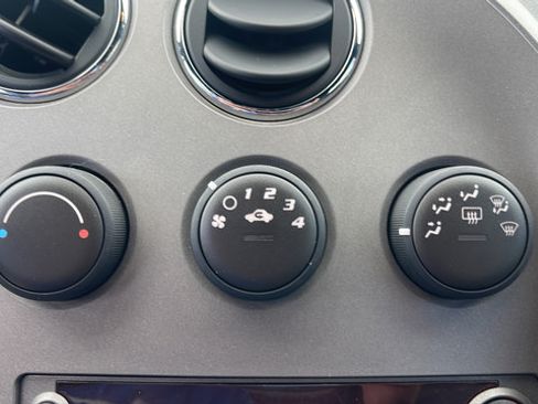 Used 2007 Pontiac Solstice Convertible RWD image 16
