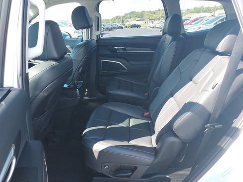 Certified 2025 Kia Telluride EX w/ EX Captain's Chair Package AWD/4WD image 14