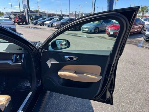 Used 2020 Volvo V60 T5 Cross Country image 48