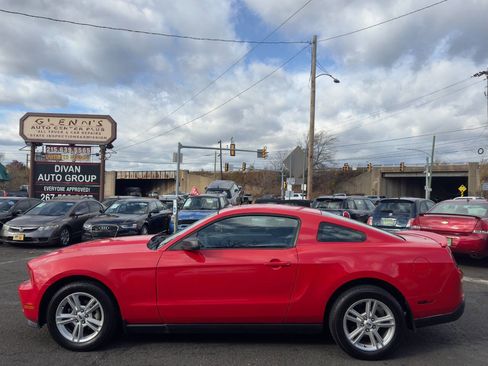 Used 2010 Ford Mustang Coupe image 3