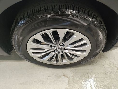 Used 2024 Cadillac XT4 Premium Luxury image 4