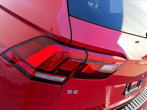 Used 2024 Volkswagen Tiguan SE R-Line image 27