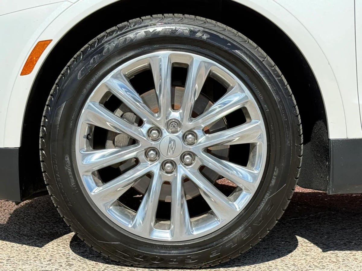Used 2017 Cadillac XT5 Platinum w/ Driver Assist Package AWD/4WD image 28
