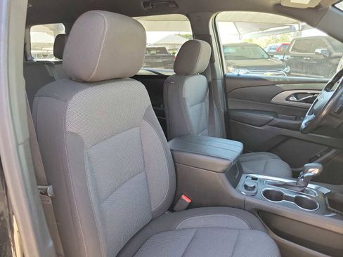 Used 2022 Chevrolet Traverse LT image 14