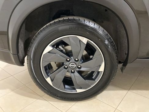 Used 2024 Nissan Rogue SV image 27