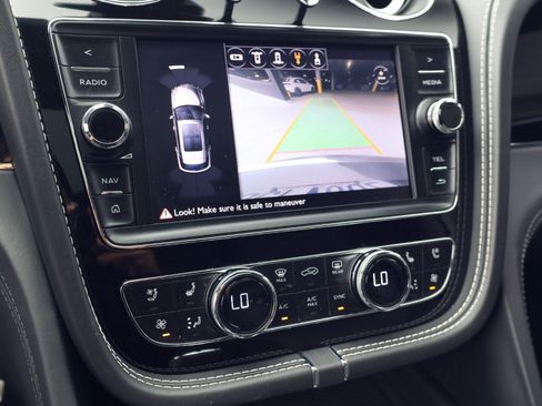 Certified 2018 Bentley Bentayga AWD/4WD image 18