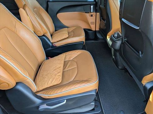 Used 2023 Chrysler Pacifica Pinnacle image 17