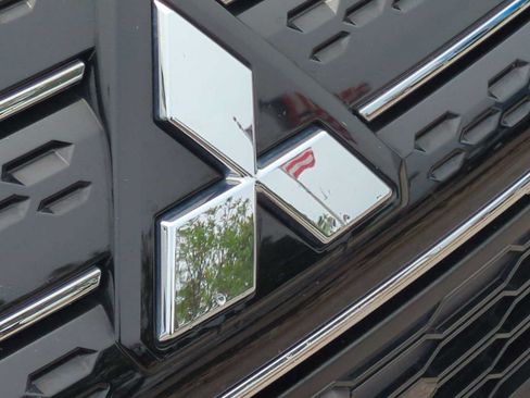 Used 2023 Mitsubishi Outlander SE FWD image 30