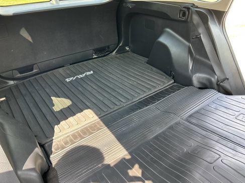 Used 2021 Toyota RAV4 LE image 19