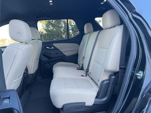 Used 2023 Chevrolet Traverse LS image 25