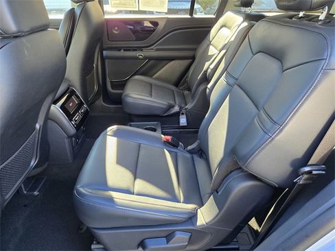 New 2025 Lincoln Aviator AWD w/ Equipment Group 101A image 15