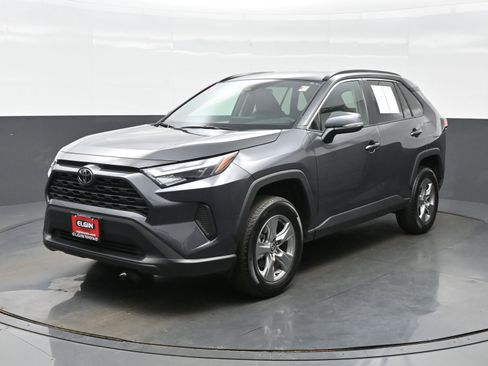Used 2025 Toyota RAV4 XLE AWD/4WD image 2