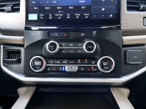 Used 2024 Ford Expedition Max Limited AWD/4WD image 11