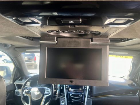 Used 2017 Cadillac Escalade ESV Platinum image 23