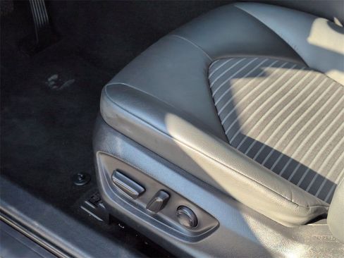 Used 2024 Toyota Camry SE image 16